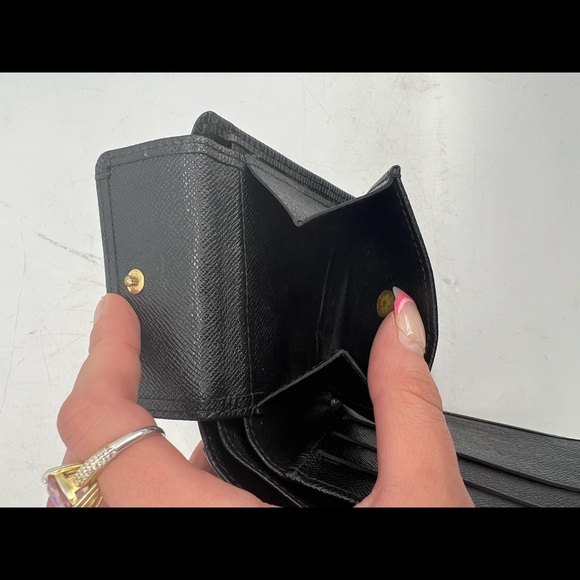 Louis Vuitton Epi bifold wallet - Picture 9 of 9